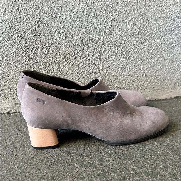 Camper Shoes - Camper Kara Grey and Cream Block Heel Pump Sz 39 Business Casual Office Suede